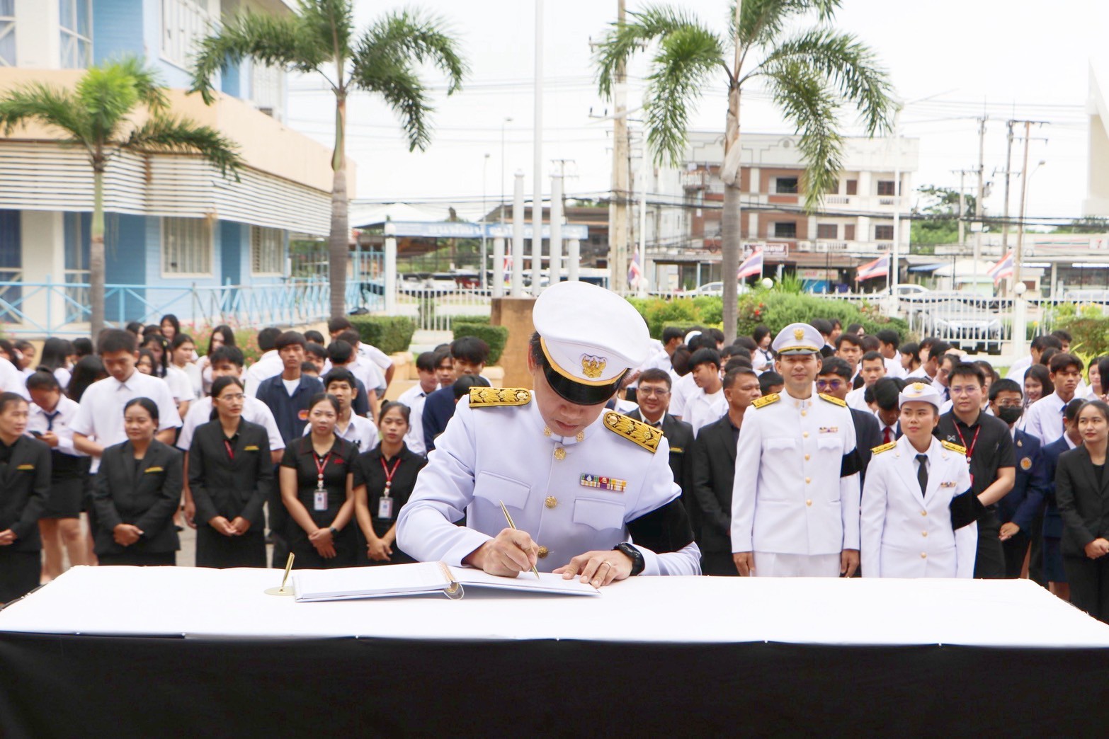 LINE ALBUM 31168 1 251103 22