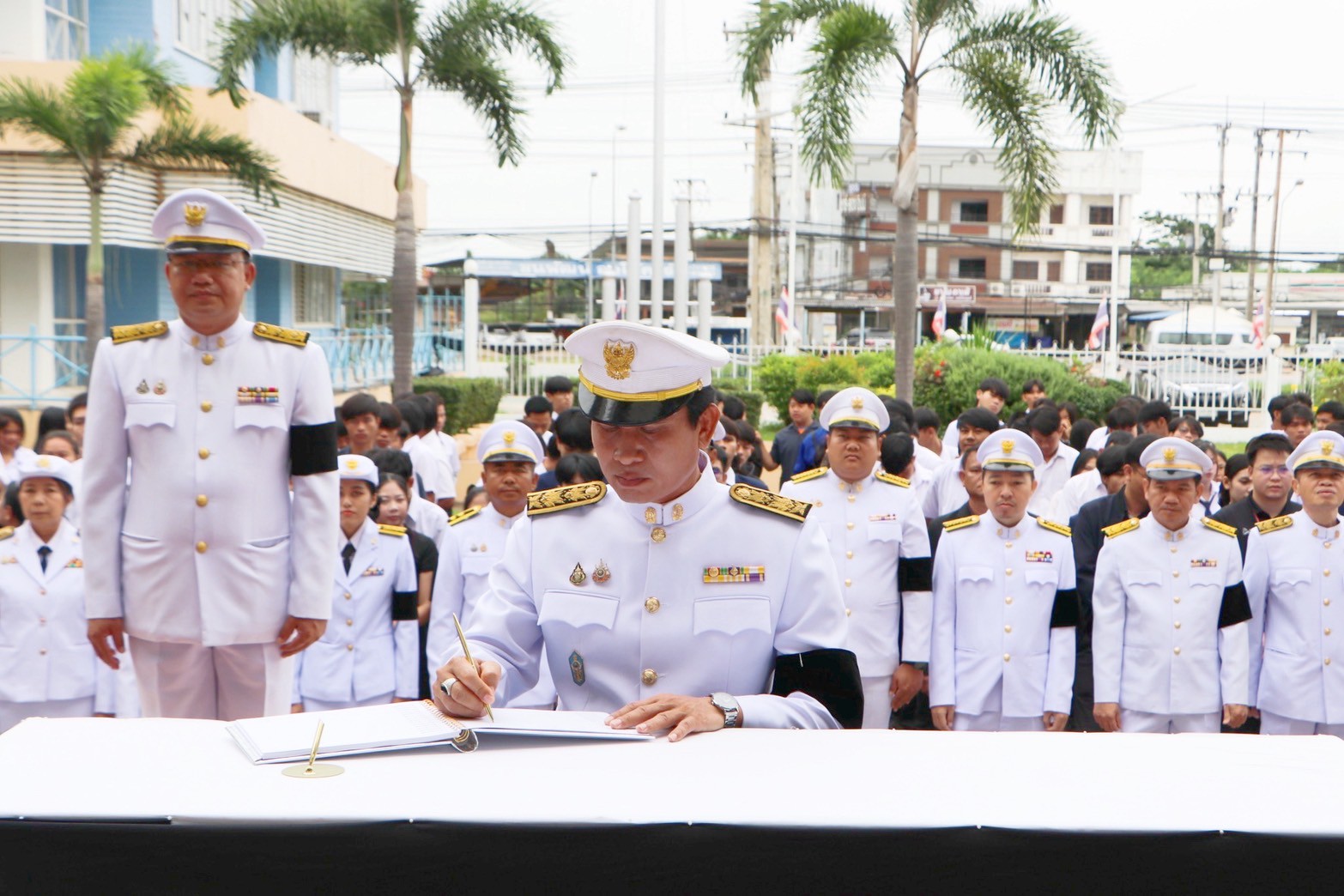 LINE ALBUM 31168 1 251103 8